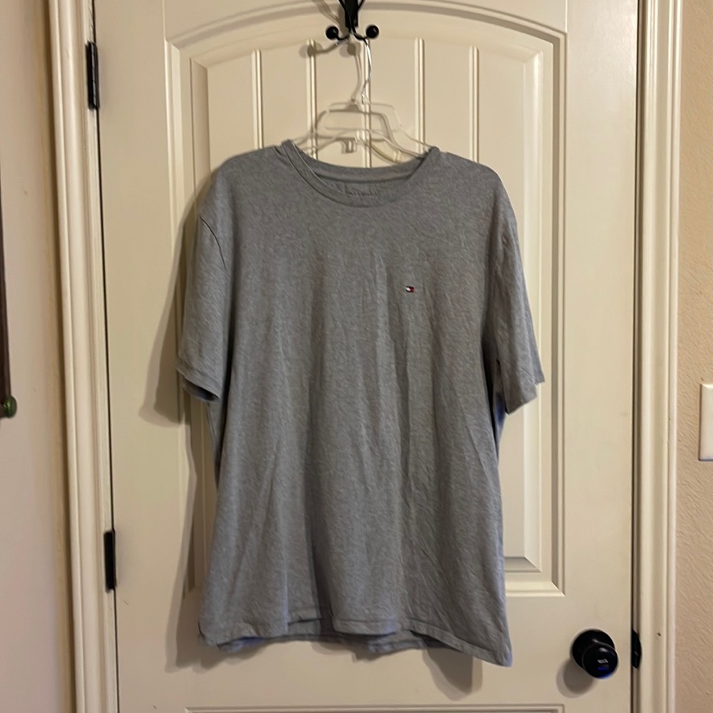 Vintage grey Tommy Hilfiger t-shirt with logo
